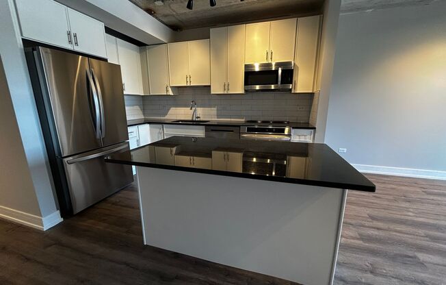 1 bed, 1 bath, 681 sqft, $2,600, Unit 952-709