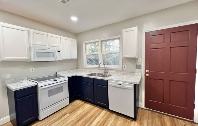 Charming 3BD, 2BA Raleigh Home in the Heart of Downtown, Within Walking Distance to Tons of Restaurants and Entertainment Options