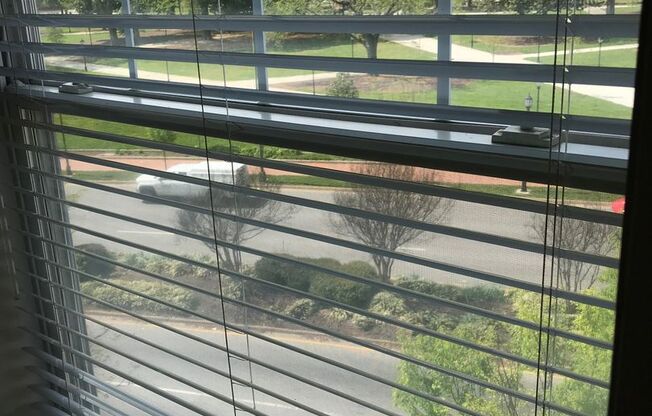 2 beds, 2 baths, 840 sqft, $1,979, Unit 4-0502