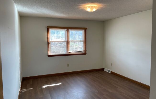 3 beds, 2 baths, $1,500, Unit # 49 S