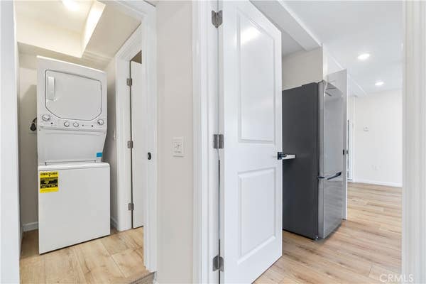 523 W 12 ST