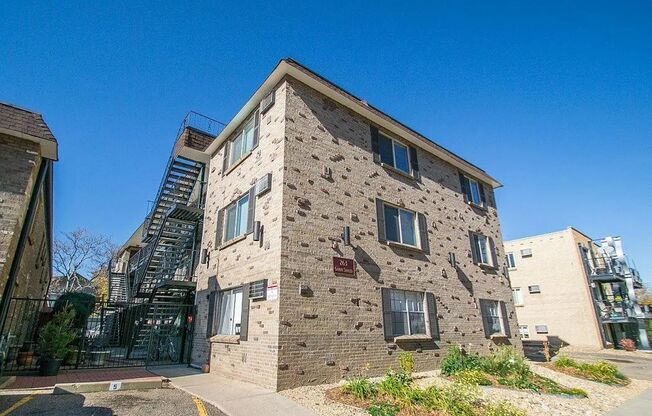 253–253 N Grant St – Spacious & Updated 1-Bedroom Apartments in West Wash Park!