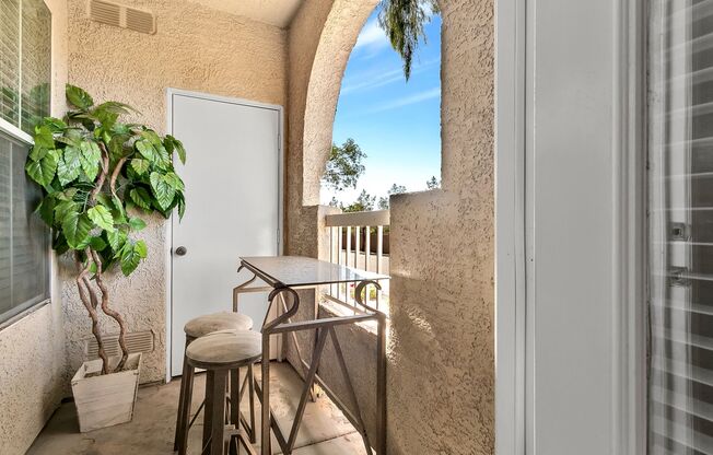 Fully Furnished/Great location 3 bedrooms 2  bath, community pool/gated in south summerlin area