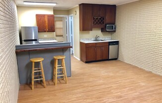 1 bed, 1 bath, $850, Unit Suite 215