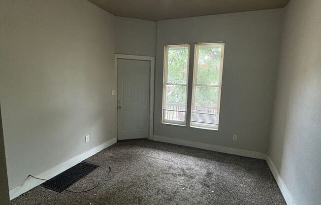 3 beds, 1 bath, 3 sqft, $1,495, Unit 2716 N Murray Ave Lower