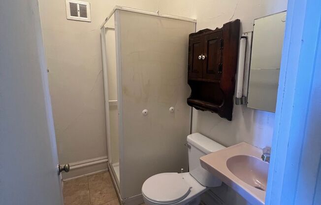 Studio, 1 bath, $495, Unit B2