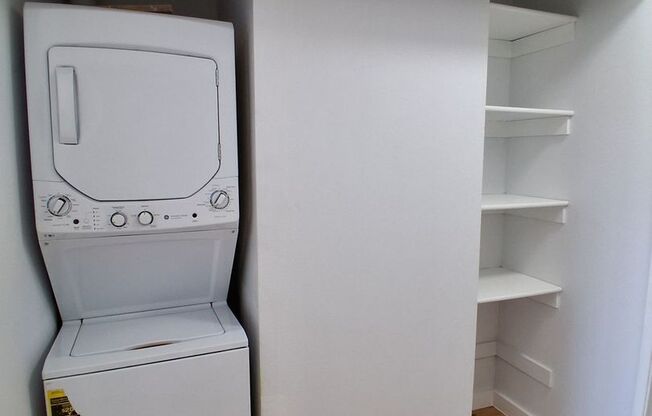 Beautifully Updated 2 Bedroom, 1 Bathroom Condo!