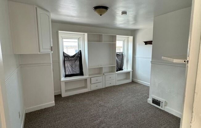 2 beds, 1 bath, $1,295