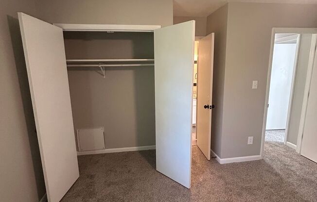 2 beds, 1.5 baths, 1,100 sqft, $1,090, Unit 720-B