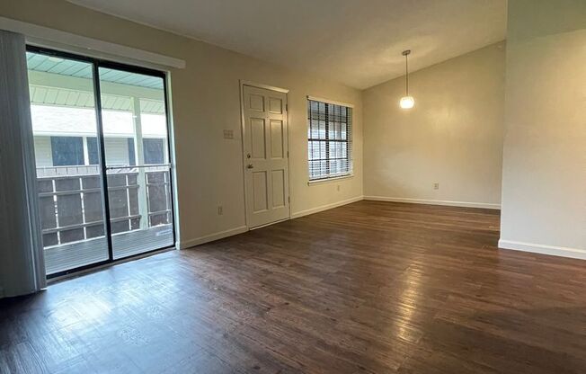 2 beds, 1 bath, 900 sqft, $925, Unit 2D