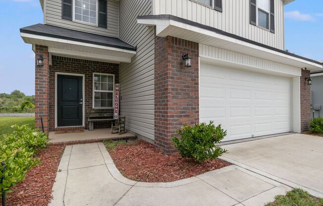 Stunning single-family 4bed/2.5 bath home