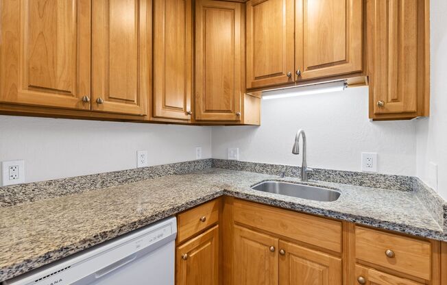 2 beds, 1 bath, $2,295, Unit 528