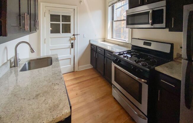 2 beds, 1 bath, 770 sqft, $2,100, Unit 4715-2