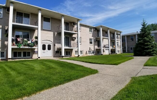 1 bed, 1 bath, 775 sqft, $1,700, Unit 95 Upper (Furnished)