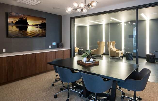 Shared resident conference room - Onyx Edina