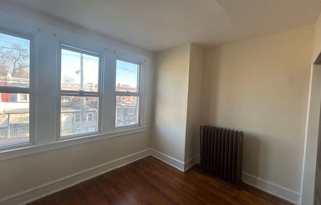 3 beds, 1 bath, $1,550