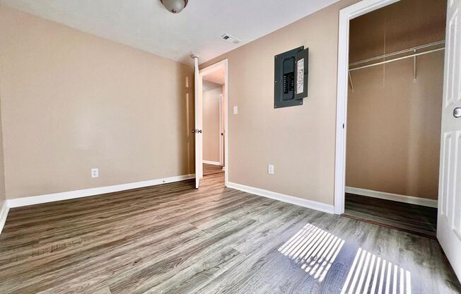 2 beds, 1 bath, $1,195, Unit APT 2