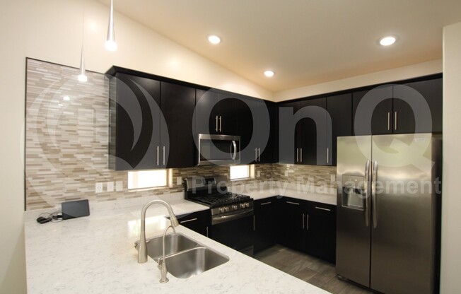 5420 W DESERT HOLW DR