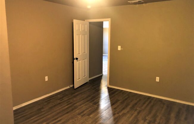 3 beds, 1 bath, 900 sqft, $775, Unit A