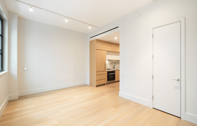517 W 29 ST