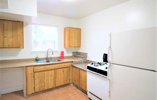 2 beds, 1 bath, 875 sqft, $1,330