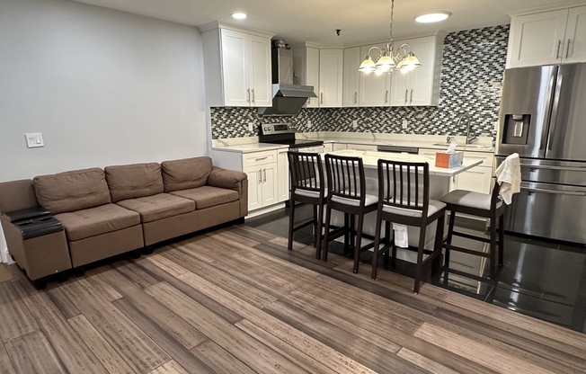 2 beds, 1 bath, 765 sqft, $2,500, Unit 103