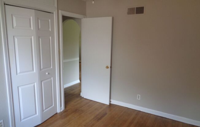 3 beds, 1 bath, $1,225