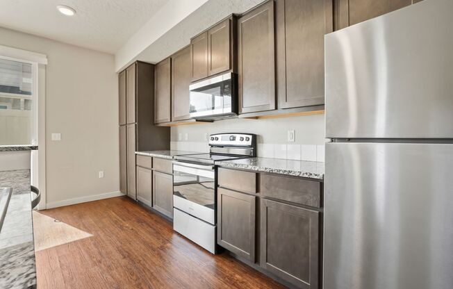 3 beds, 3 baths, $1,745, Unit 102