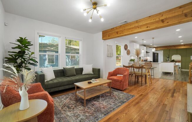 Gorgeous 3 bedroom, 2 bath house in the heart of San Antonio for lease!