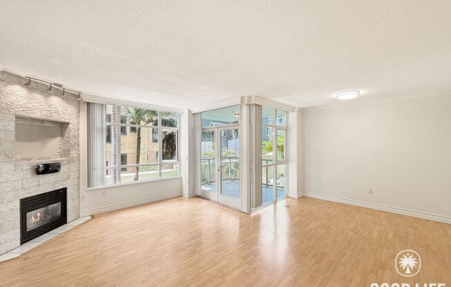 STUNNING 2 BED/2 BATH CONDO AVAILABLE IN THE DISCOVERY BUILDING IN CORTEZ HILL!