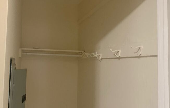 1 bed, 1 bath, 650 sqft, $1,150, Unit 4827-A1