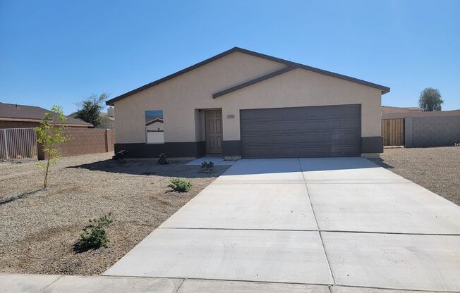 1st MONTH'S RENT FREE!!  4 Bedroom House in Bullhead City