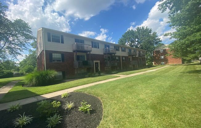 2 beds, 1 bath, $1,250, Unit 8467-4