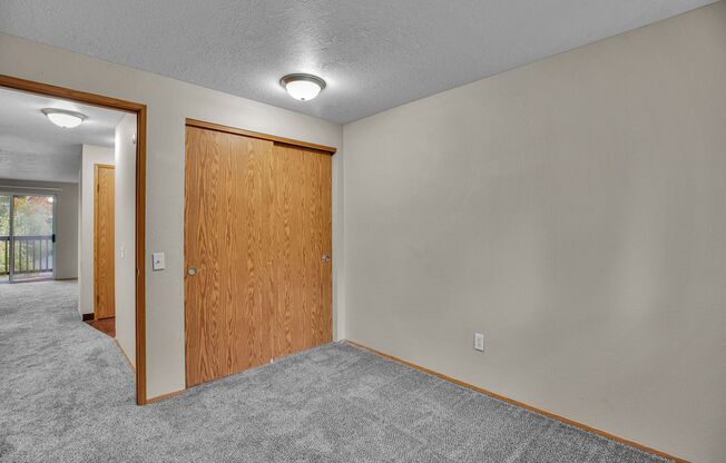 2 beds, 2 baths, 950 sqft, $1,295, Unit 340-18