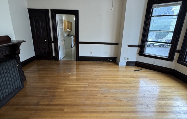 28 ROSELAND ST