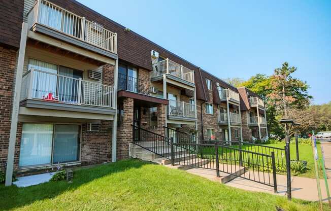 Parkview Estates in Coon Rapids, MN | outdoor buildings