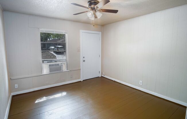 1319 Dawson
