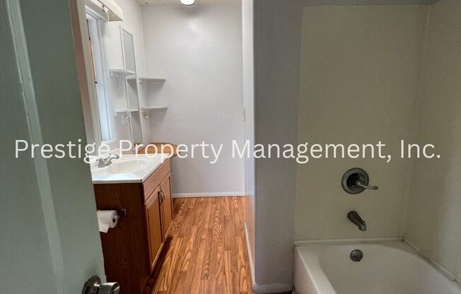 2 beds, 1 bath, 604 sqft, $925, Unit #1