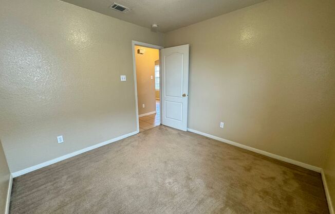 3 beds, 2 baths, 1,178 sqft, $925, Unit Apt A