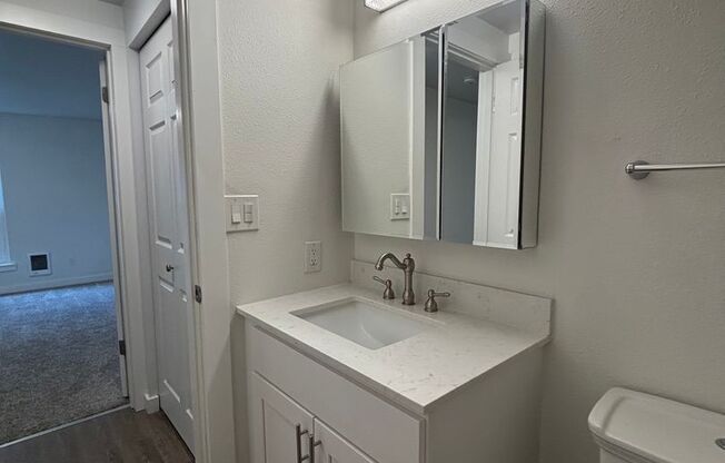 1 bed, 1 bath, 800 sqft, $1,850, Unit 2727 - 205