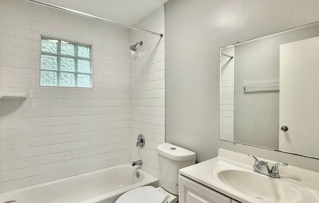 2 beds, 1 bath, 750 sqft, $875, Unit 27