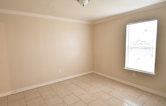 3 beds, 1 bath, $1,125