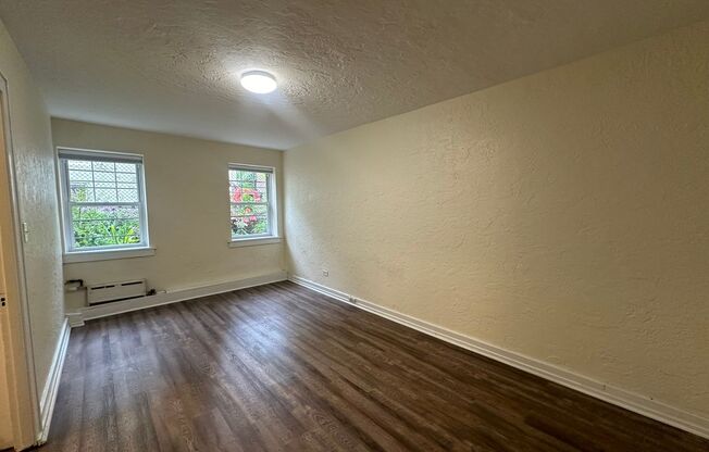 1 bed, 1 bath, 708 sqft, $1,330, Unit King Edward Annex 18