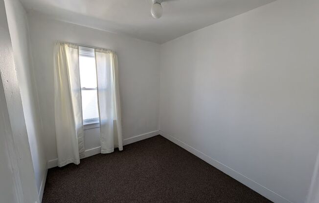 3 beds, 1 bath, $1,295