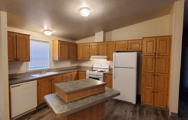 3 beds, 2 baths, 1,344 sqft, $2,195, Unit 31811-53
