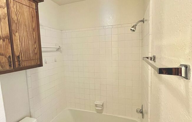 2 beds, 1 bath, 850 sqft, $850, Unit 7B