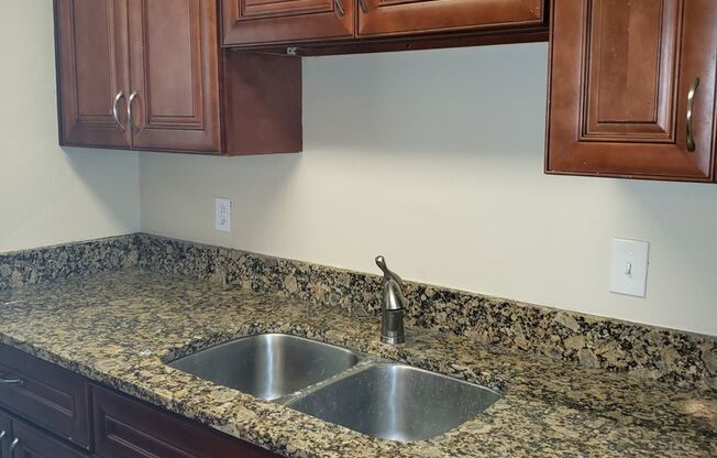 Nice and Spacious Condo 2Bed/1Bath