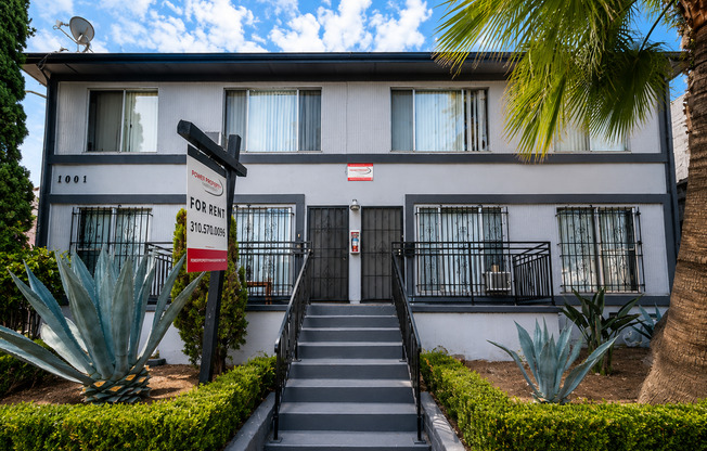 1001 N Curson Ave ( 7609 Romaine )