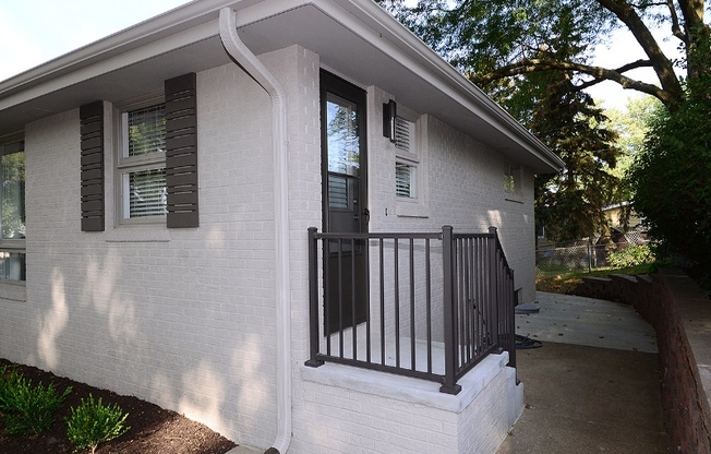 3334 S 82 ST