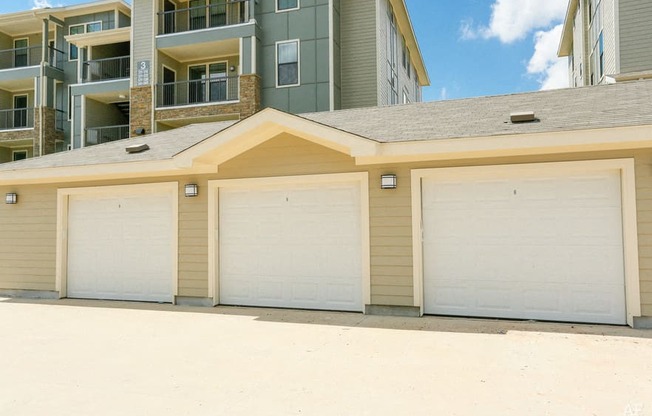 apartments in spring with garage parking